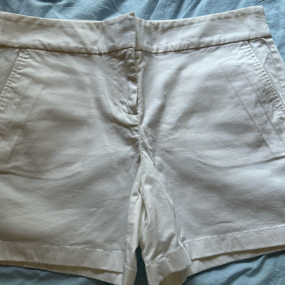 Vineyard Vines Women's white Shorts